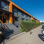 Batorego 220 - 450M Stacja Metra Pola Mokotowskie, 800M Biblioteka Narodowa - 20M Piekny Park Pola Mokotowskie - 800M Do Sgh - Wifi - Smart Tv - Good Apartments